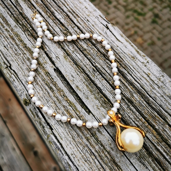 Vintage Faux Pearl and Gold Tone Necklace with Pearl Enhancer Pendant - Picture 2 of 15
